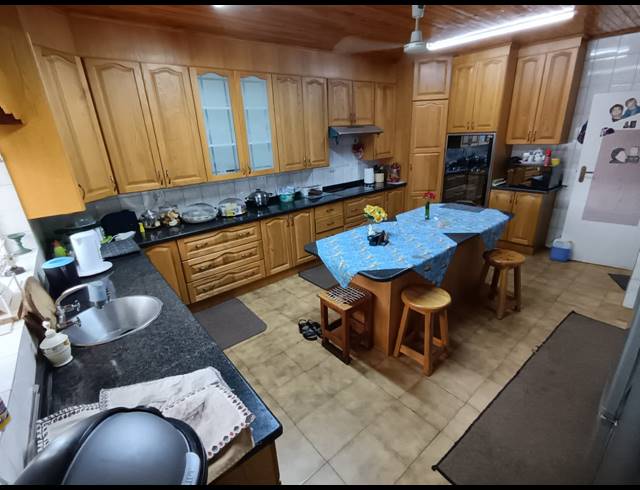 4 BEDROOM HOUSE FOR SALE IN PROTEA PARK